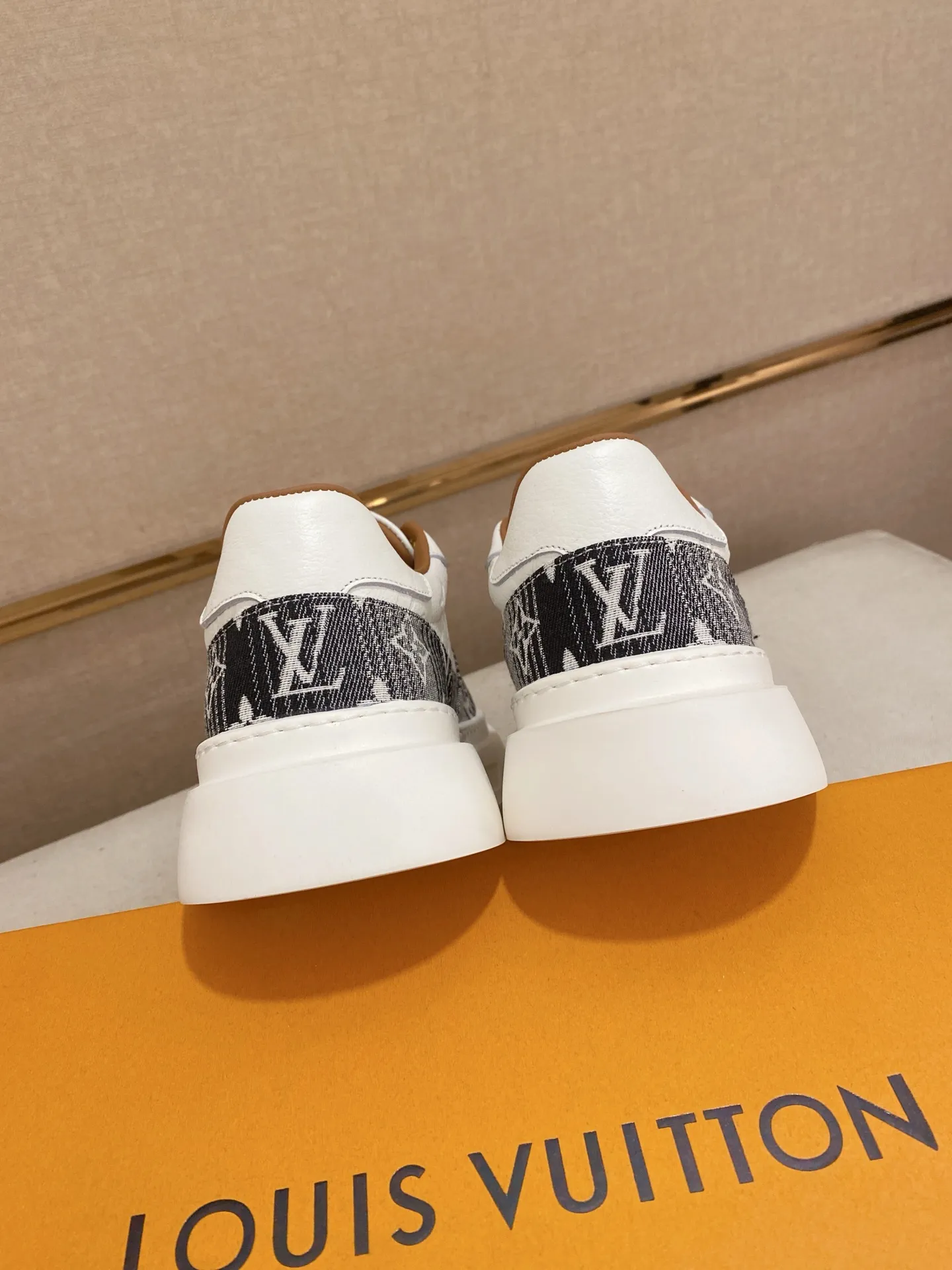 Factory price: 480💰🎉🎉LV~Louis Vuitton trendy men's shoes, new shipments, latest matching, same style as the official website, super high quality, best-selling season [strong][strong][strong]Selected first-layer cowhide, comfortable cowhide lining, original last, comfortable on the feet, wear-resistant rubber outsole, size: 38-44.